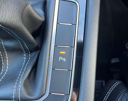 Volkswagen Passat 1.5 Passat R-Line TSi Evo 5dr 57