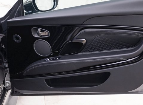 Aston Martin DBS Superleggera 18