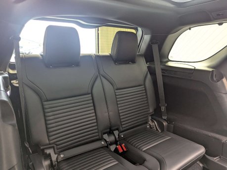 Land Rover Discovery 3.0 Discovery R-Dynamic SE D MHEV Auto 4WD 5dr 53