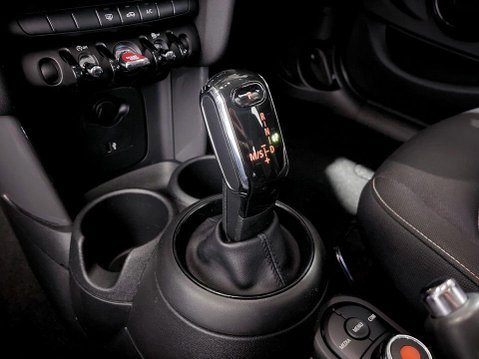 Mini Hatch 1.5 Cooper Classic Hatchback 5dr Petrol Steptronic Euro 6 (s/s) (136 ps) Ai 16