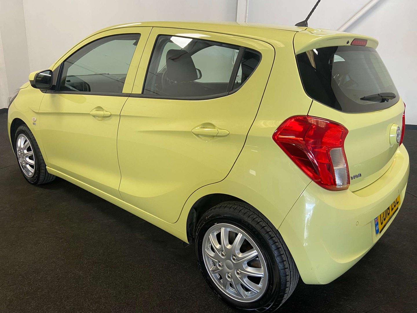 2018 Vauxhall Viva — image 3