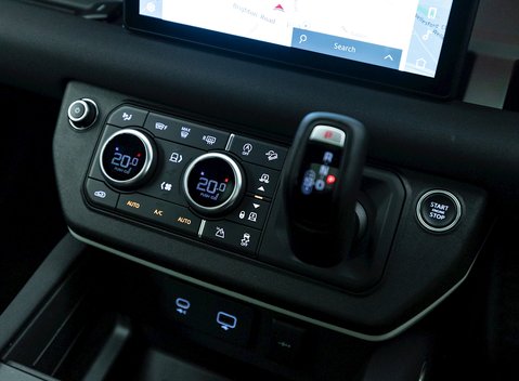 Land Rover Defender 110 SE D250 Urban 19