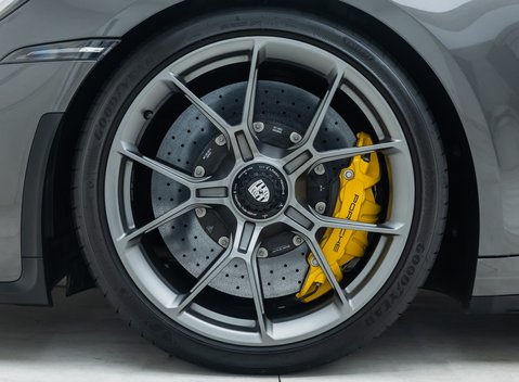 Porsche 911 GT3 TOURING (992) 27