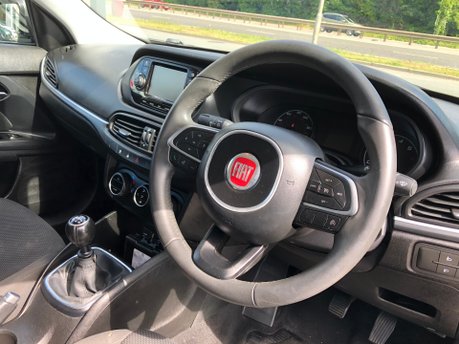 Fiat Tipo LOUNGE 1.4 petrol manual 5 door hatchback 43,000 miles, Good specification 2