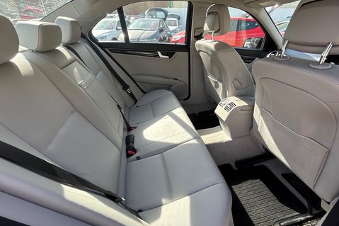 Mercedes-Benz C Class C180 BLUEEFFICIENCY EXECUTIVE SE AUTOMATIC 10 SERVICES  10