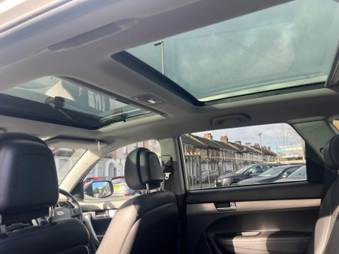 Kia Sorento 2.2 CRDi KX-3 Auto AWD Euro 5 5dr (SNav) 30