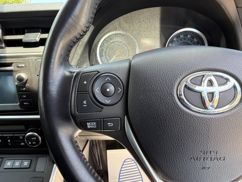Toyota Auris 1.8 VVT-h Excel Touring Sports CVT Euro 5 (s/s) 5dr 28