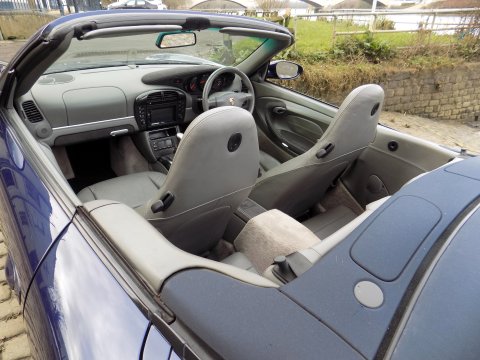 Porsche 911 CARRERA 2 CONVERTIBLE 27