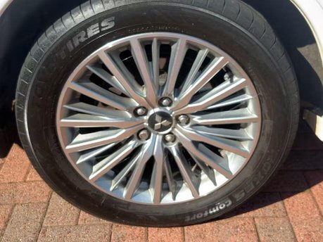 Mitsubishi Outlander 2.4h TwinMotor 13.8kWh Design SUV 5dr Petrol Plug-in Hybrid CVT 4WD Euro 6 8