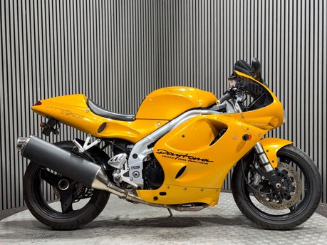 Triumph Daytona 1997 ONLY 27K RUNNING PROJECT BIKE SPARES OR REPAIR