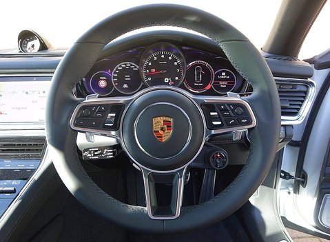 Porsche Panamera 4S 3