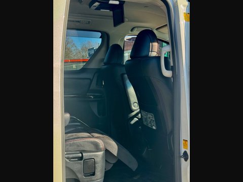 Toyota Vellfire GOLDEN EYES II V6 73