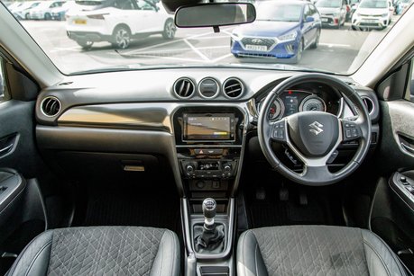 Suzuki Vitara SZ5 BOOSTERJET MHEV