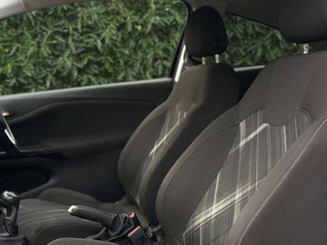 Vauxhall Corsa 1.4 Corsa Limited Edition S/S 3dr 35