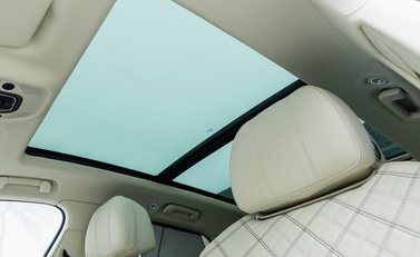 Bentley Bentayga V8 First Edition LHD 19