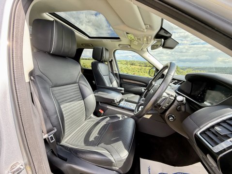 Land Rover Discovery SDV6 HSE LUXURY 27