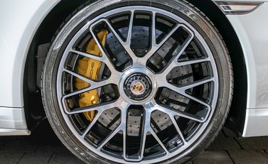 Porsche 911 (991) Turbo S 10