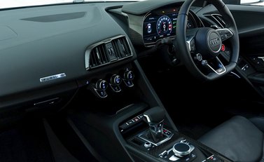 Audi R8 V10 Performance Carbon Black 12