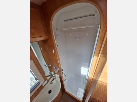 Auto-Trail Cheyenne 740s E 33