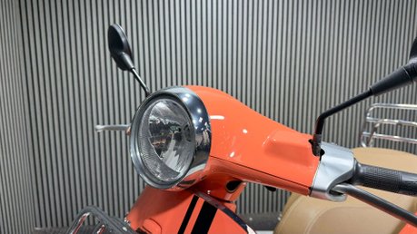 Piaggio Vespa Primavera 2018 ONLY 13K LONG MOT GREAT COLOUR SCHEME 125CC SCOOTER 38
