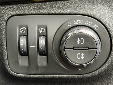 Vauxhall Corsa 1.4 [75] Griffin 5dr 31