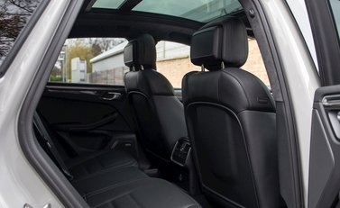 Porsche Macan Turbo 14