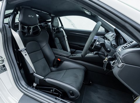 Porsche Cayman GT4 718 15