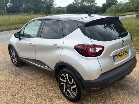 Renault Captur 0.9 TCe ENERGY Iconic SUV 5dr Petrol Manual Euro 6 (s/s) (90 ps) 29