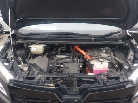 Toyota Voxy Hybrid 26