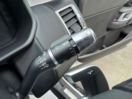 Land Rover Discovery 3.0 Discovery R-Dynamic S D MHEV Auto 4WD 5dr 82