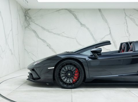 Lamborghini Aventador S LP 740-4 Roadster 38
