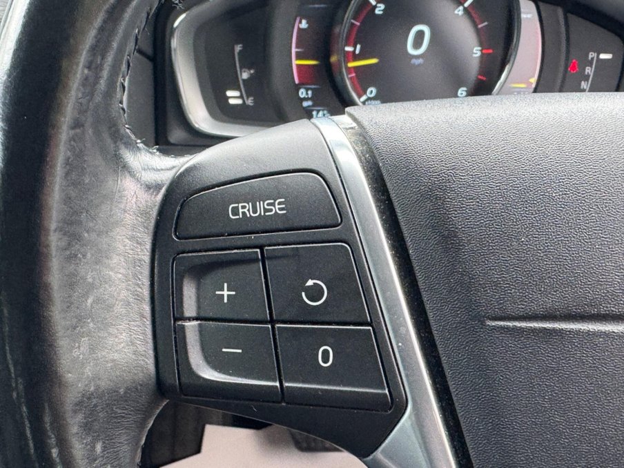 2015 Volvo V70 — image 30