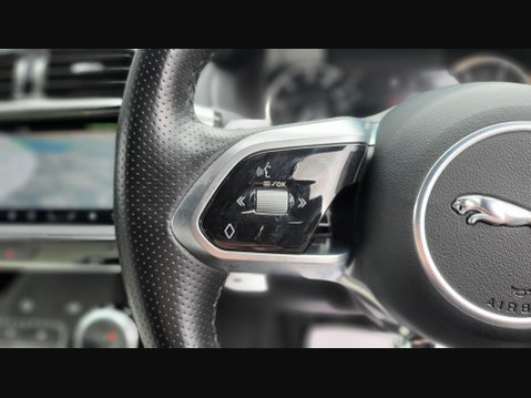 Jaguar XE R-DYNAMIC S 21