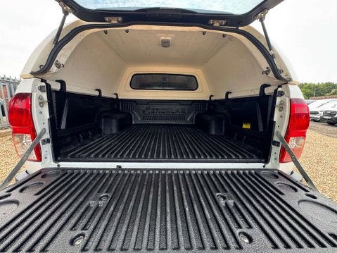Toyota Hilux 2.4 HI-Luxury Invincible X D-4D 4WD Double Cab 4WD 5dr 7