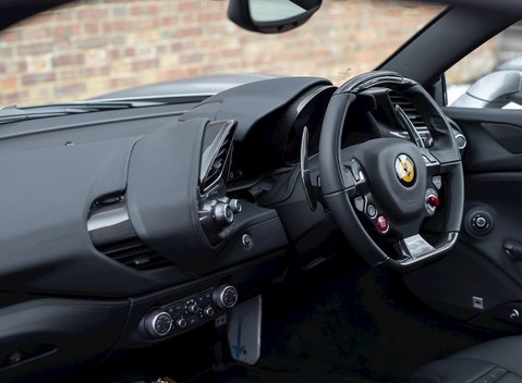 Ferrari 488 GTB 14