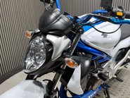 Suzuki Gladius 650 2010 ONLY 26K SV650 MOTOR MOT 08/27 SERVICED A2 650CC 13