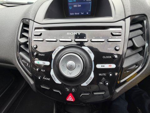 Ford Fiesta TITANIUM - AUTOMATIC 19