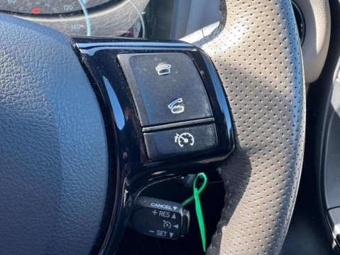 Toyota Yaris 1.33 Dual VVT-i Design Euro 6 5dr 17