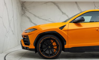 Lamborghini Urus Pearl Capsule 33