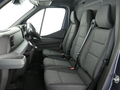 Renault Master LM35 Blue dCi 170 Extra Medium Roof Van Auto MY26 9