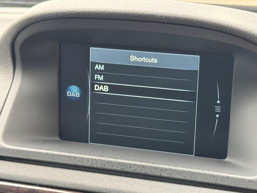 2015 Volvo V70 — image 17