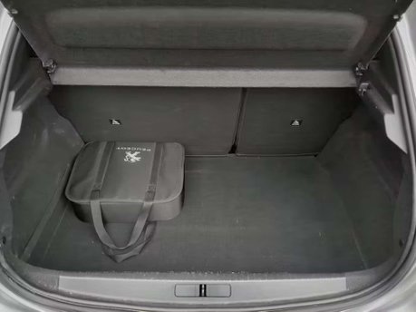 Peugeot e-208 50kWh Allure Premium Hatchback 5dr Electric Auto (136 ps) 26