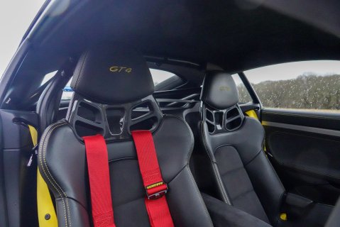 Porsche Cayman GT4 11