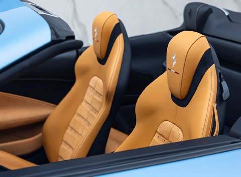 Ferrari Roma SPIDER 22