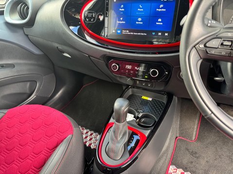 Toyota Aygo X VVT-I UNDERCOVER 16