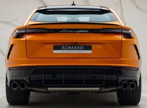 Lamborghini Urus Pearl Capsule 8