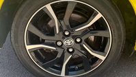 Toyota Yaris 1.5 VVT-h Yellow Bi-Tone Limited Edition Hatchback 5dr Petrol Hybrid E-CVT  10