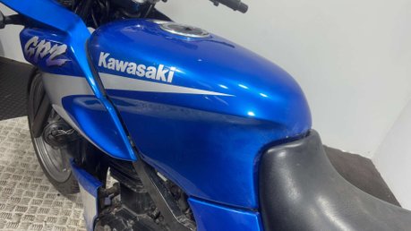 Kawasaki GPZ 2000 ONLY 20K CLEAN PROJECT BIKE SPARES OR REPAIR 500CC 26
