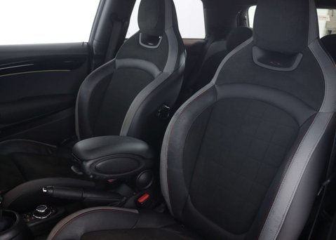 Mini Hatch 2.0 Cooper S Sport Auto 3dr 42