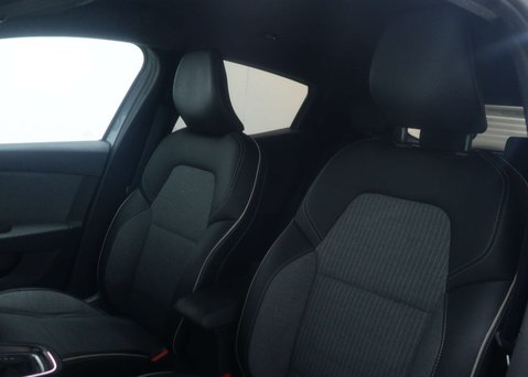 Renault Clio 1.6 Clio Techno E-Tech HEV Auto 5dr 47